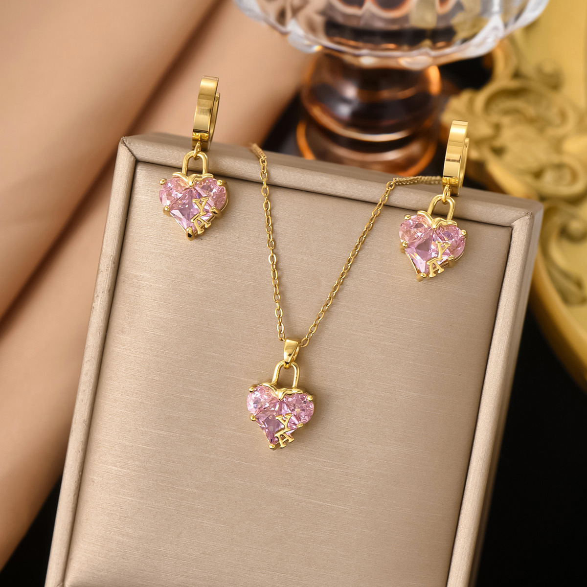 Fashionable Gold Heart Shaped Synthetic Zirconia Letter A Design Earring Necklace Set Natural Style Stainless Steel Jewelry