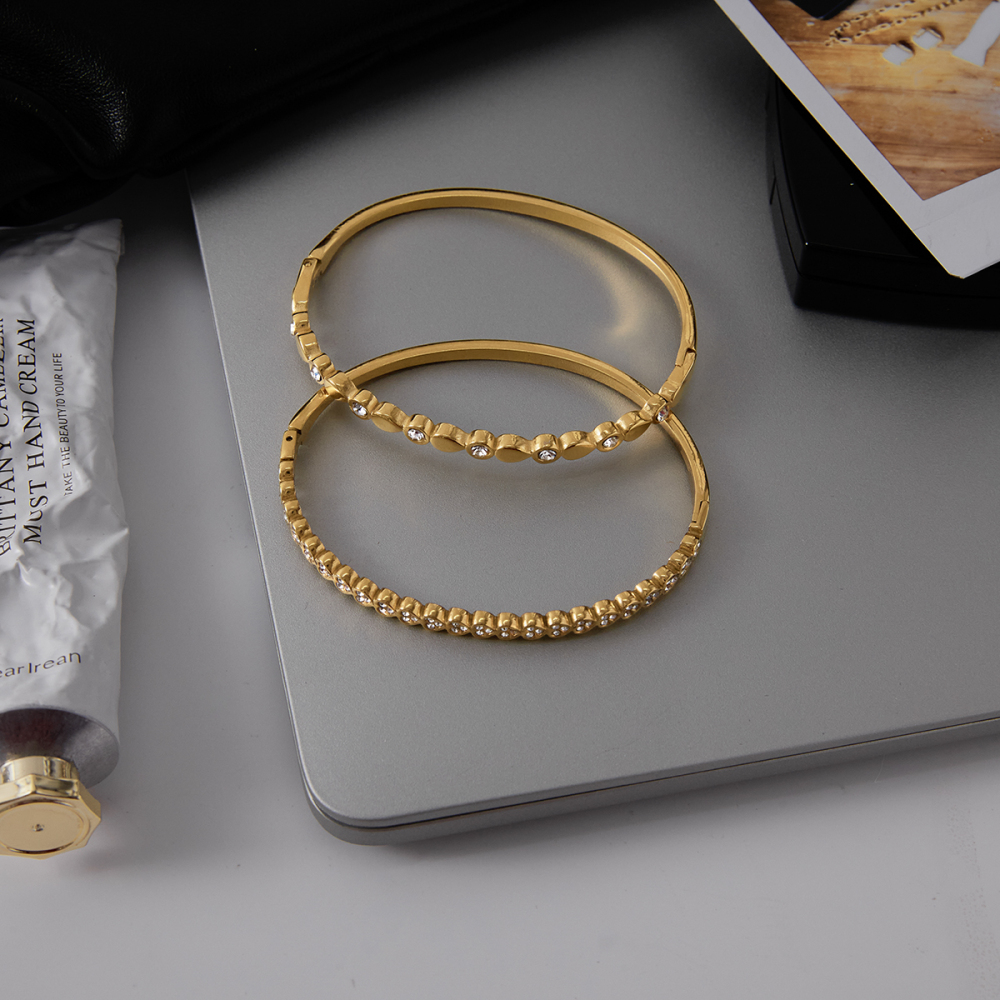 Ladies Classic Style 18K Gold Stainless Steel Bracelet With Round White Diamond Waterdrop Design Vacuum Plated Real Gold
