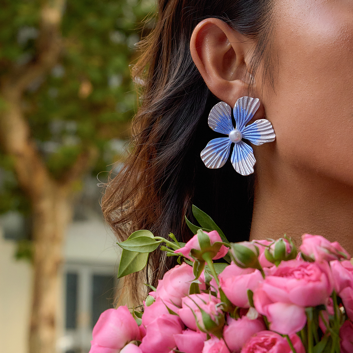 Women's Sweet Romantic Style Acrylic Pearl Flower Earrings Stainless Steel 18K Gold Plated Vacuum Earrings Pair