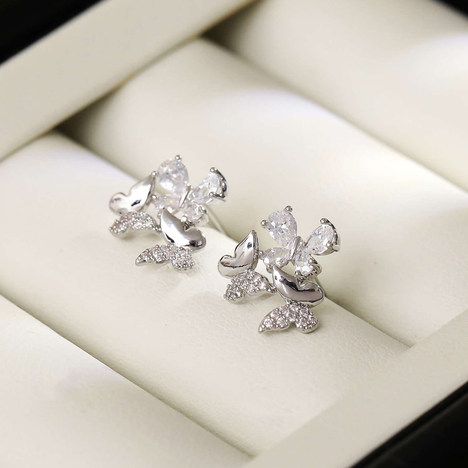 Exquisite Fashionable Super Shiny Zircon Three-Leaf Flower Earrings Personality Sweet Temperament Versatile Commute Ear Jewelry
