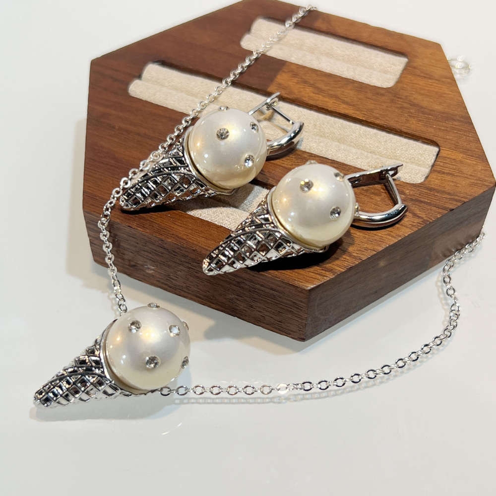 Fashionable S925 Silver Earrings Women's Sweet Cool Style Luxury Sense Copper Material Ring Shaped And Plated Jewelry Accessories