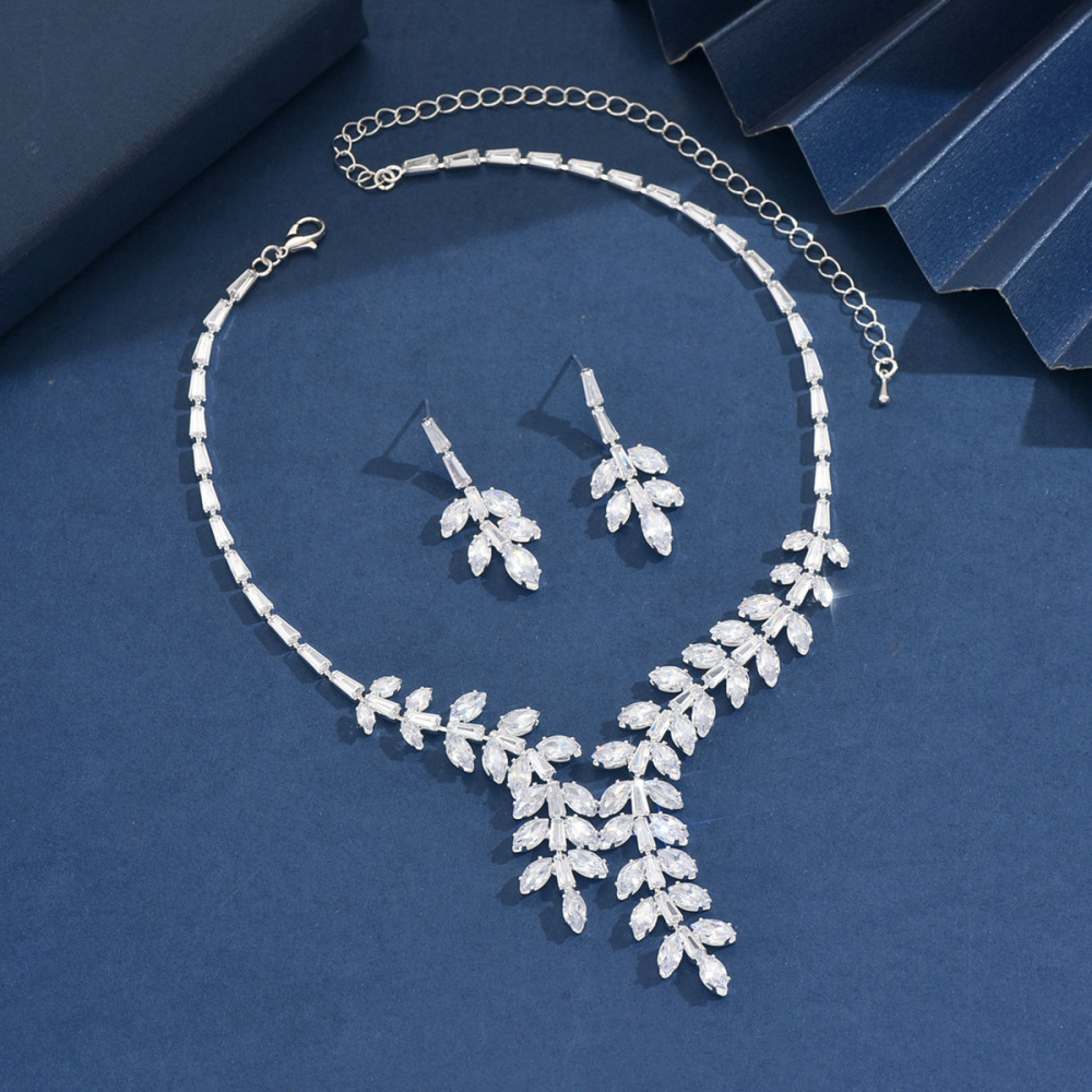 Elegant Princess Diamond Flower Necklace Earring Set Court Style Zircon Dinner Dress Accessories Full Of Sparkle And Shine