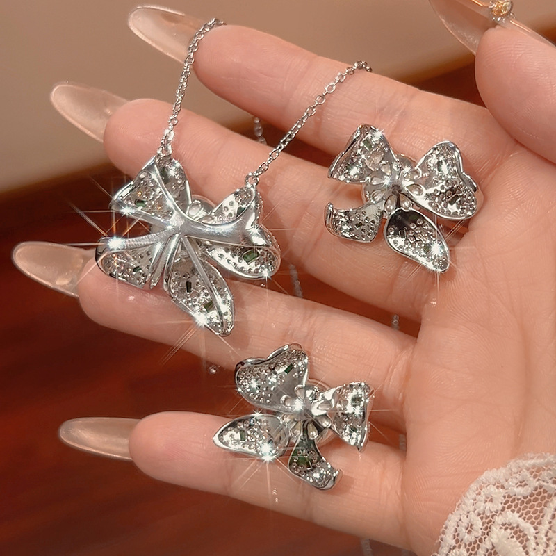 Green Butterfly Knot Pearl Necklace Earrings Set Women's Fashion High-End Lightweight Luxury Engraved Jewelry Accessories