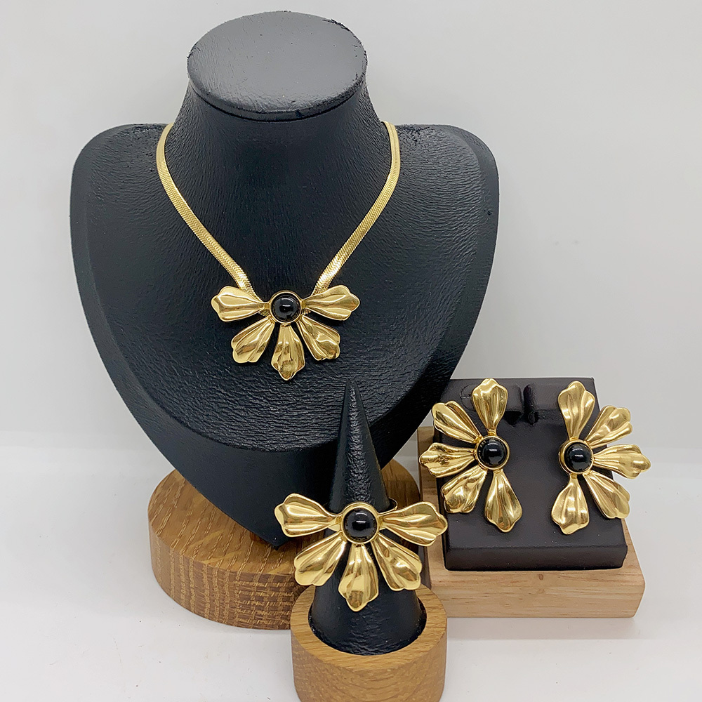 Classic Plated Floral Ring Earring Necklace Set Color Retention Jewelry Accessories For Women Casual And Exaggerated Style