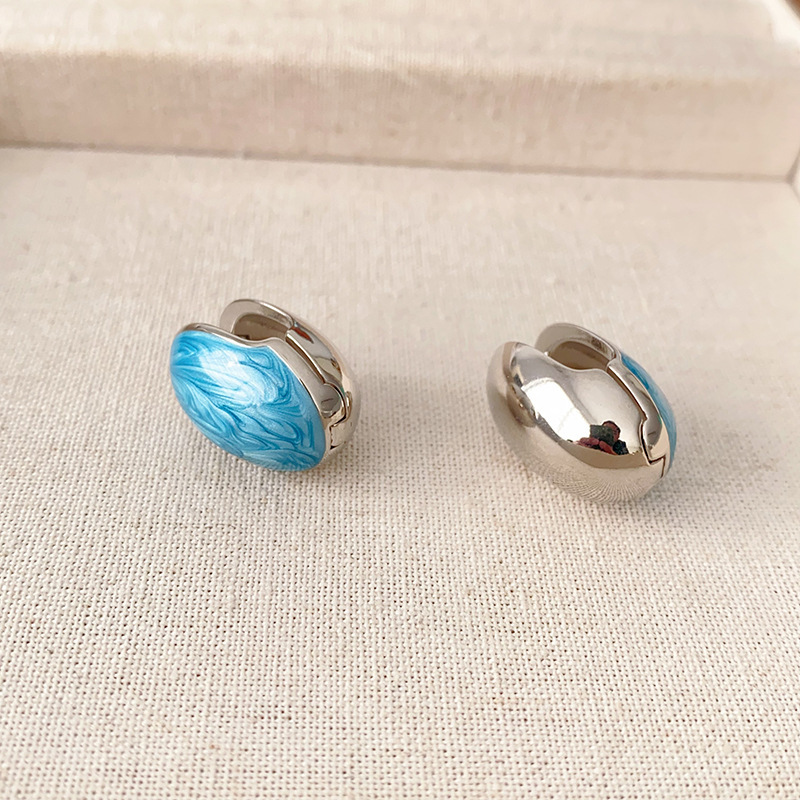 Fashionable Retro Egg Shape Oil Drip Earrings Cold Style Versatile High End Feeling  New Design Jewelry Accessories