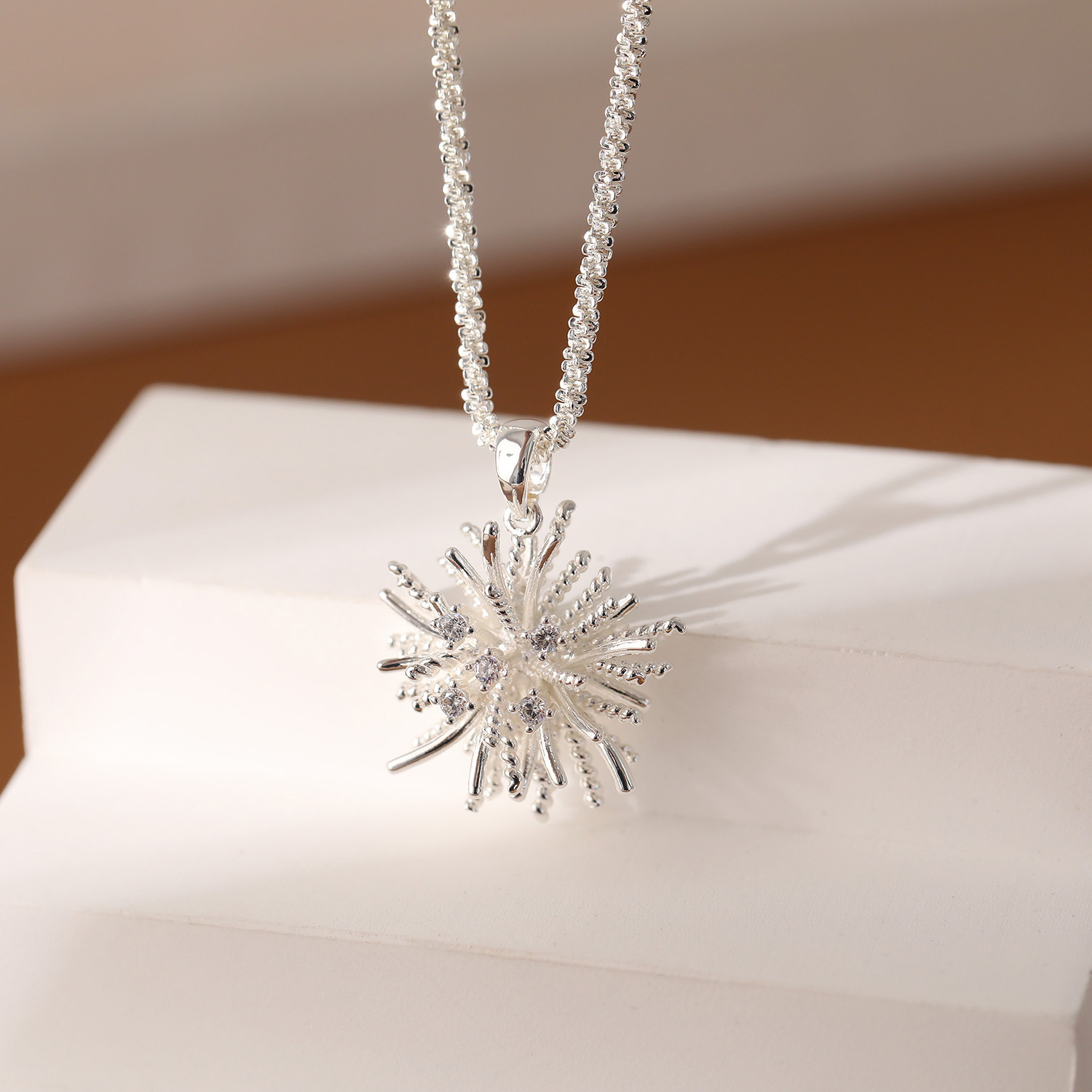 Fashionable Retro Elegant Women's Necklace Pendant Design Dandelion Firework Lockbone Chain Geometric Pattern Bohemian Style
