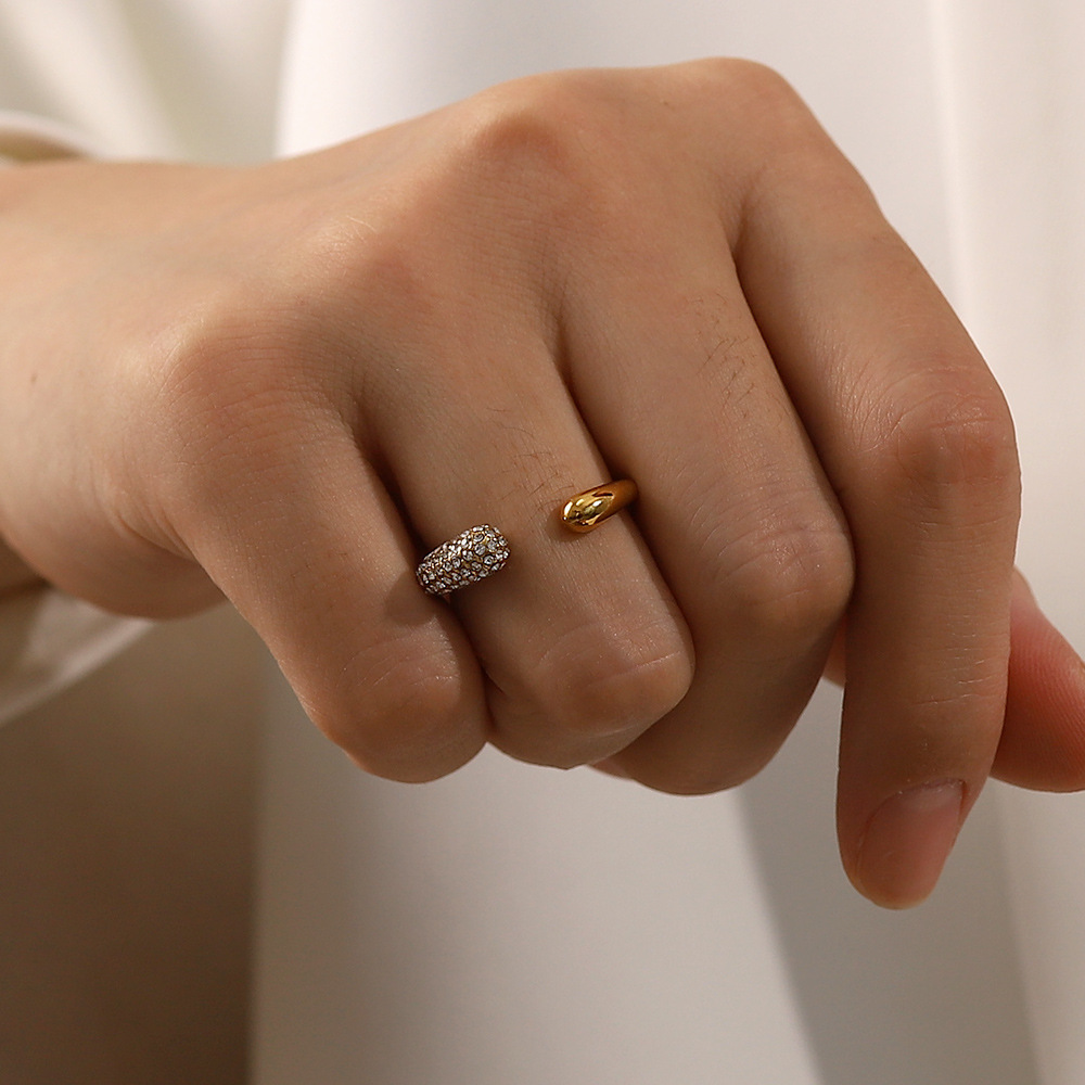 Wholesale Jewelry Fashion Round 316 Stainless Steel  Artificial Diamond PVD Coated Inlay Rings