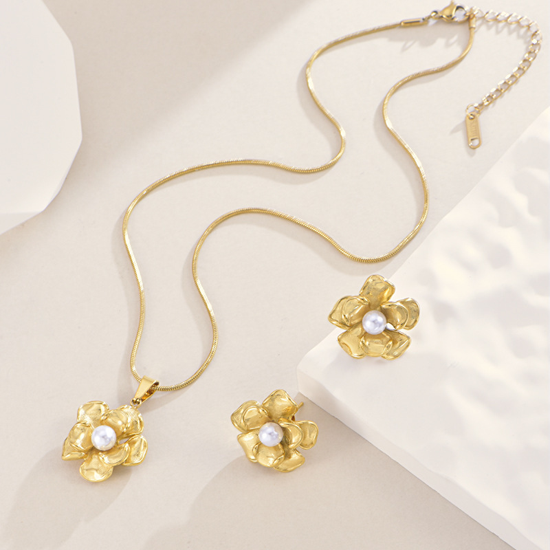 304 Stainless Steel Flower Ion Plating (IP) 18K Real Gold Plated Simple Style Classic Style Waterproof Non Tarnish Plating Jewelry Set