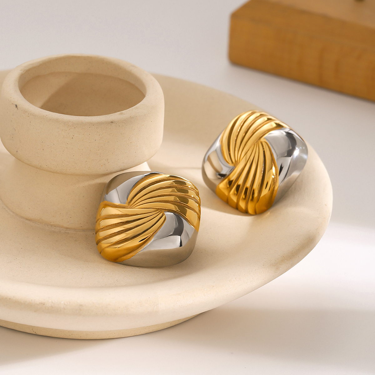 304 Stainless Steel Color Block PVD Coated 18K Gold Plated Simple Style Classic Style Plating Gold Ear Studs