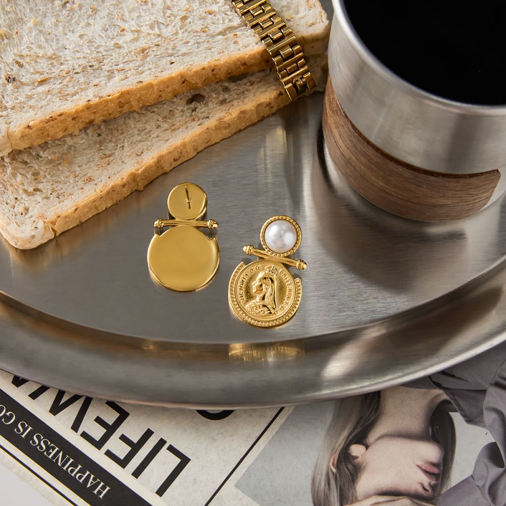 Women's Classic 18K Gold 304 Stainless Steel Resin Pearl Coin Portrait Earrings Fashion Jewelry Accessories Pair