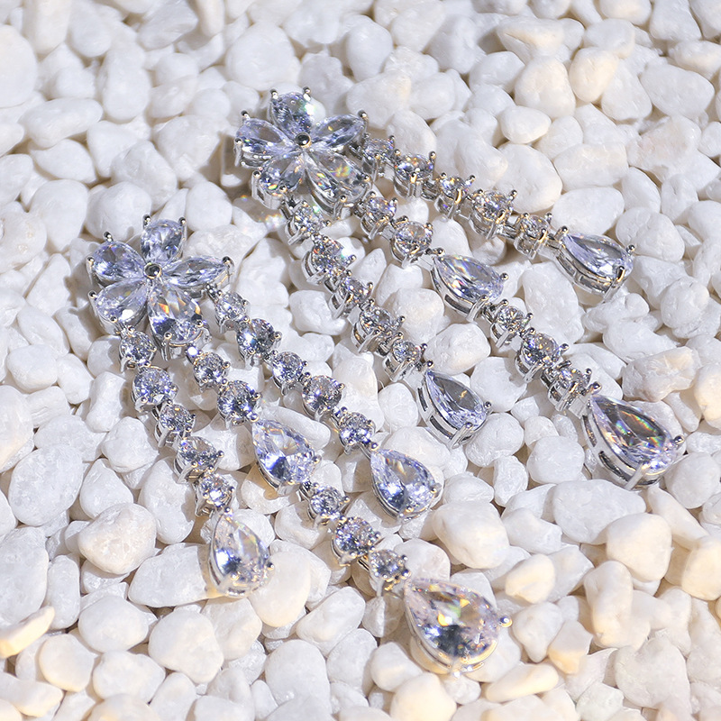 Royal Style Long European Diamond Inlaid Flower Petal Tassel Water Plated Imitation Gold Geometric Pattern Earrings Women's Fashion Jewelry Accessories