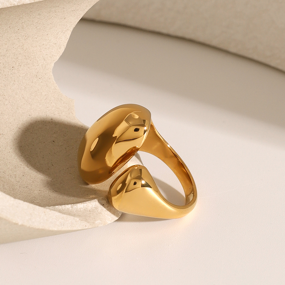 304 Stainless Steel Solid Color PVD Coated 18K Real Gold Plated Elegant Luxurious Classic Style Open Rings