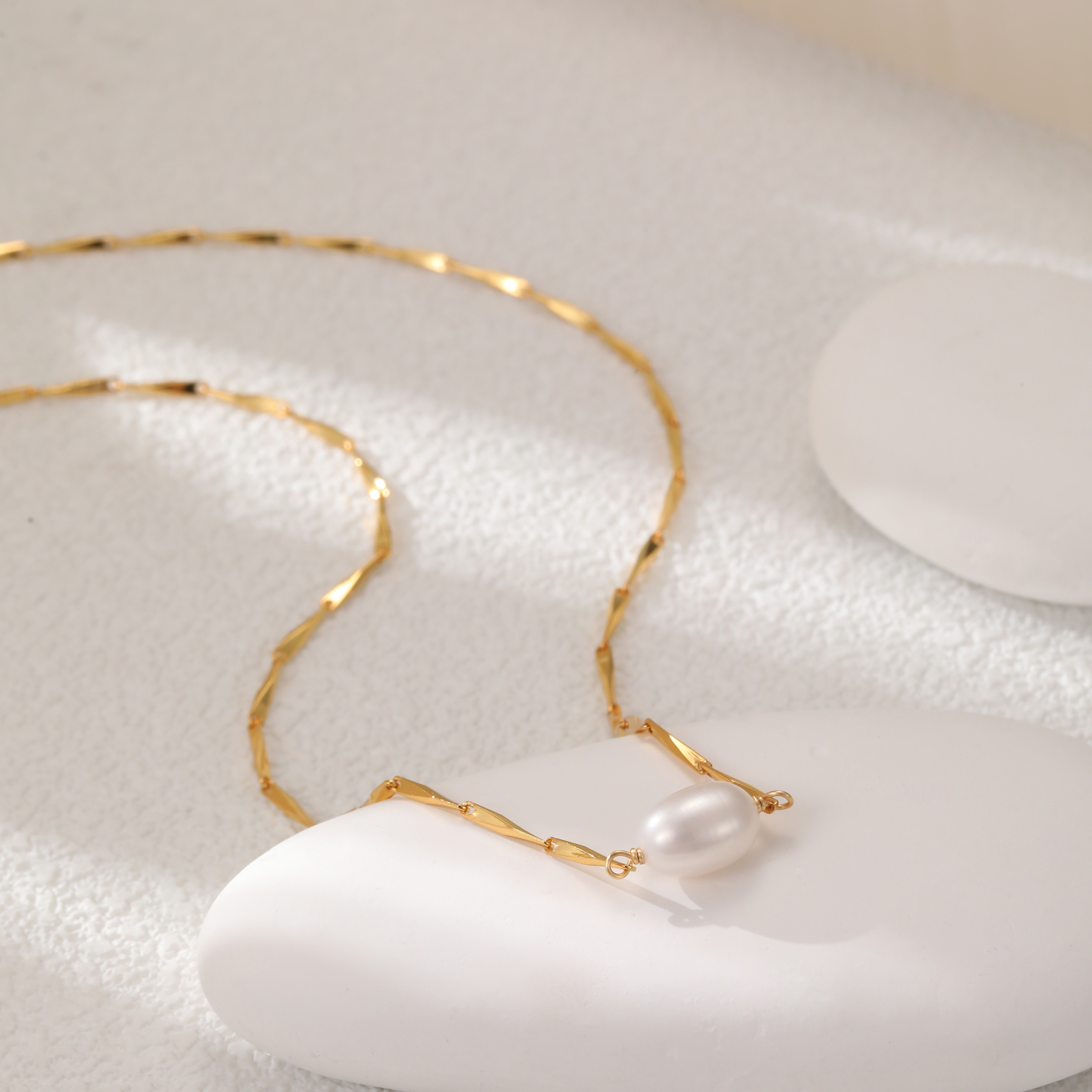 Elegant Long Freshwater Pearl Necklace For Women Simple Stylish 18K Gold Plated Copper Lockbone Chain Layering Jewelry