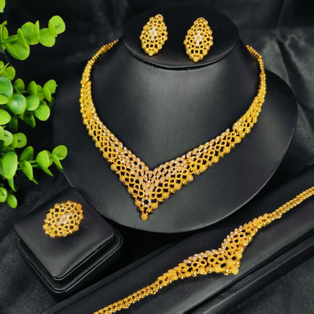 Middle East Dubai Jewelry Set Vietnam Bride Wedding Accessories Necklace Bracelet Earrings Ring Four Piece Set Floral Design