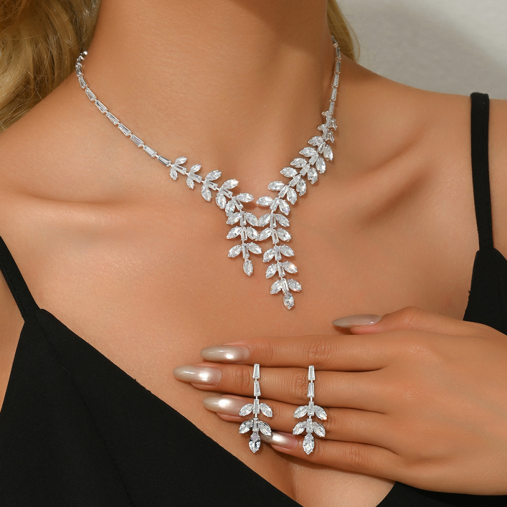 Elegant Princess Diamond Flower Necklace Earring Set Court Style Zircon Dinner Dress Accessories Full Of Sparkle And Shine