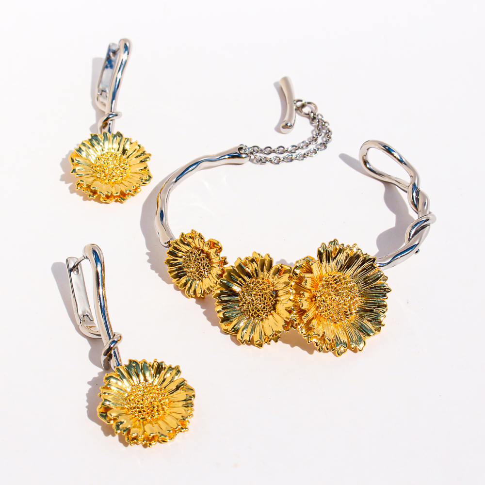 Elegant Daisy Art Embossed Bracelet And Earring Set For Women Golden 3D Petal Design Holiday Fashion Jewelry Accessories