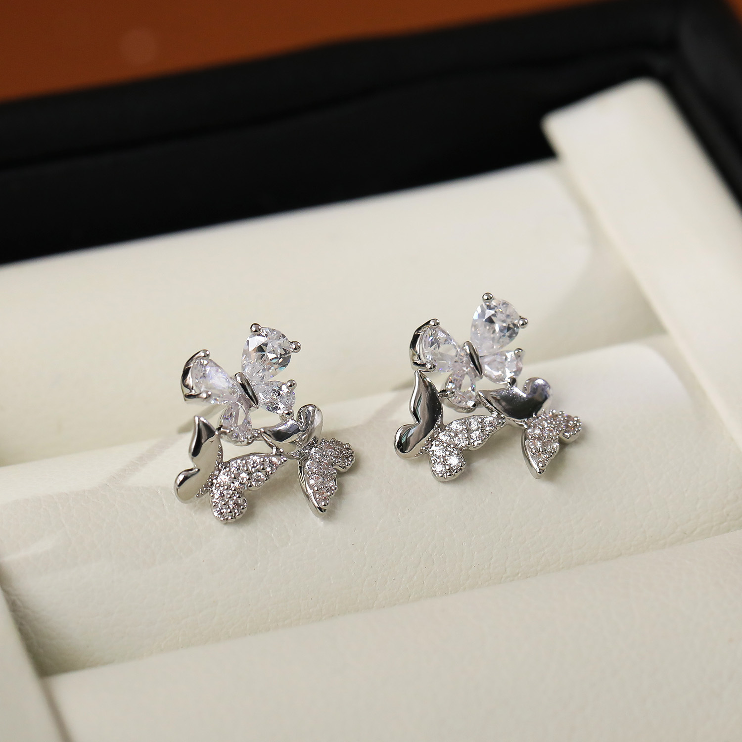 Exquisite Fashionable Super Shiny Zircon Three-Leaf Flower Earrings Personality Sweet Temperament Versatile Commute Ear Jewelry