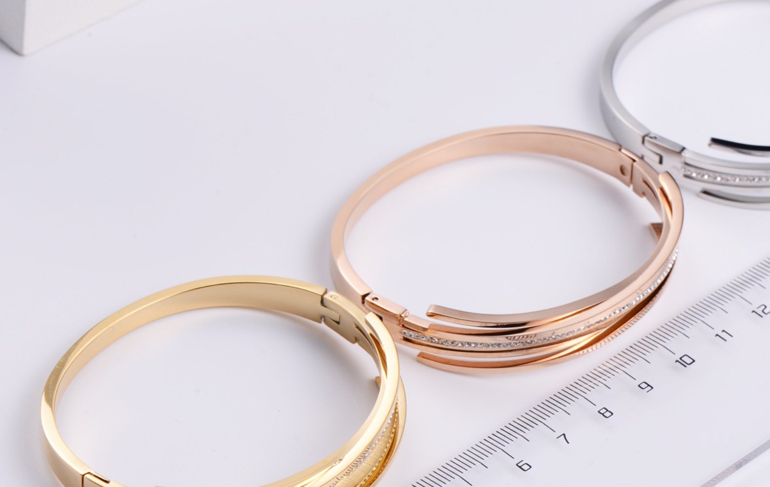 PVD Coated 18K Gold Plated Stainless Steel Waterproof Non Tarnish