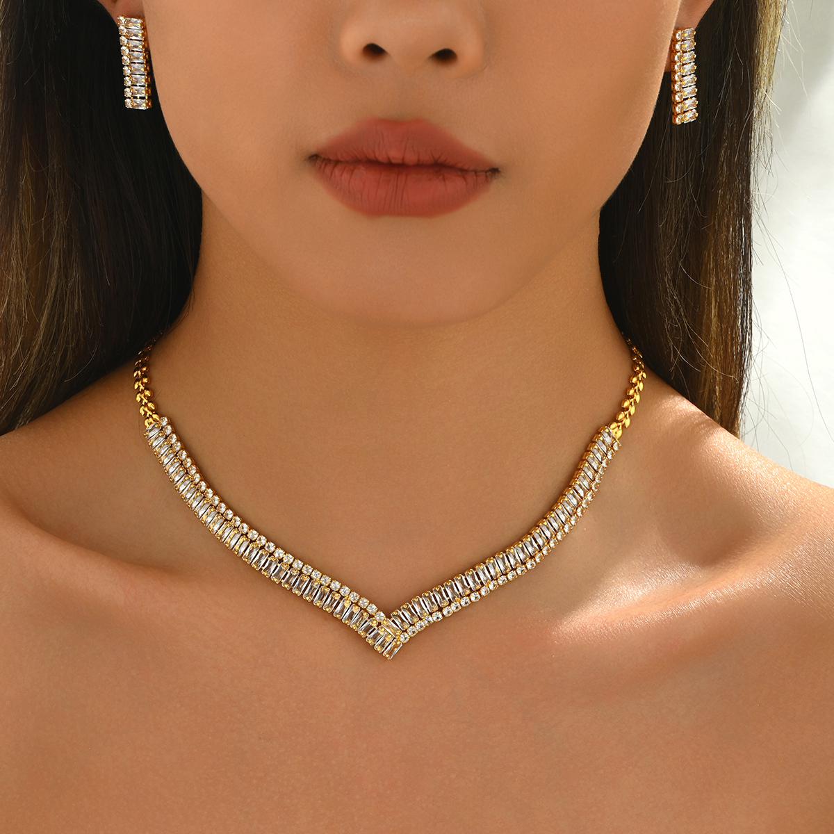 Three-Piece Set  High-End Luxury Super Shiny Copper Inlaid Synthetic Zircon Necklace Earrings Set Wedding Season Banquet Bride Jewelry Set Wedding Dress Accessories Suitable For Marriage Valentine's Day Mother's Day Gift Set