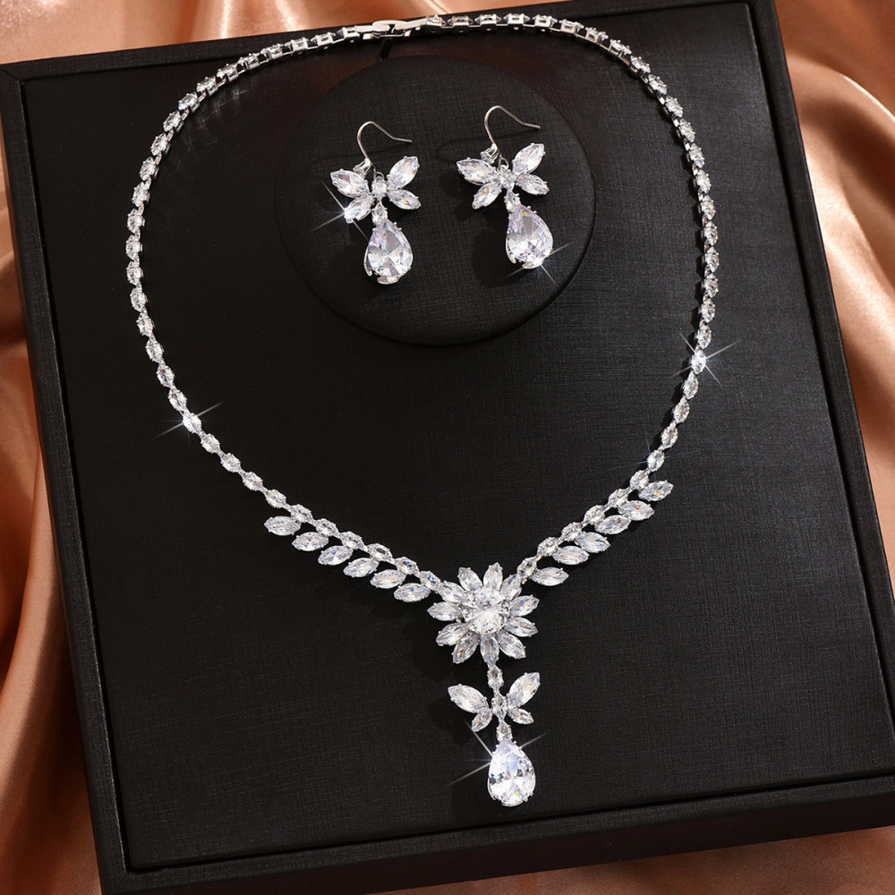 Elegant Wedding Necklace Earring Set Sparkling Zirconia Dinner Party Accessories Simple Bridal Gown Jewelry Copper Material