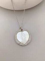 Necklace D-White