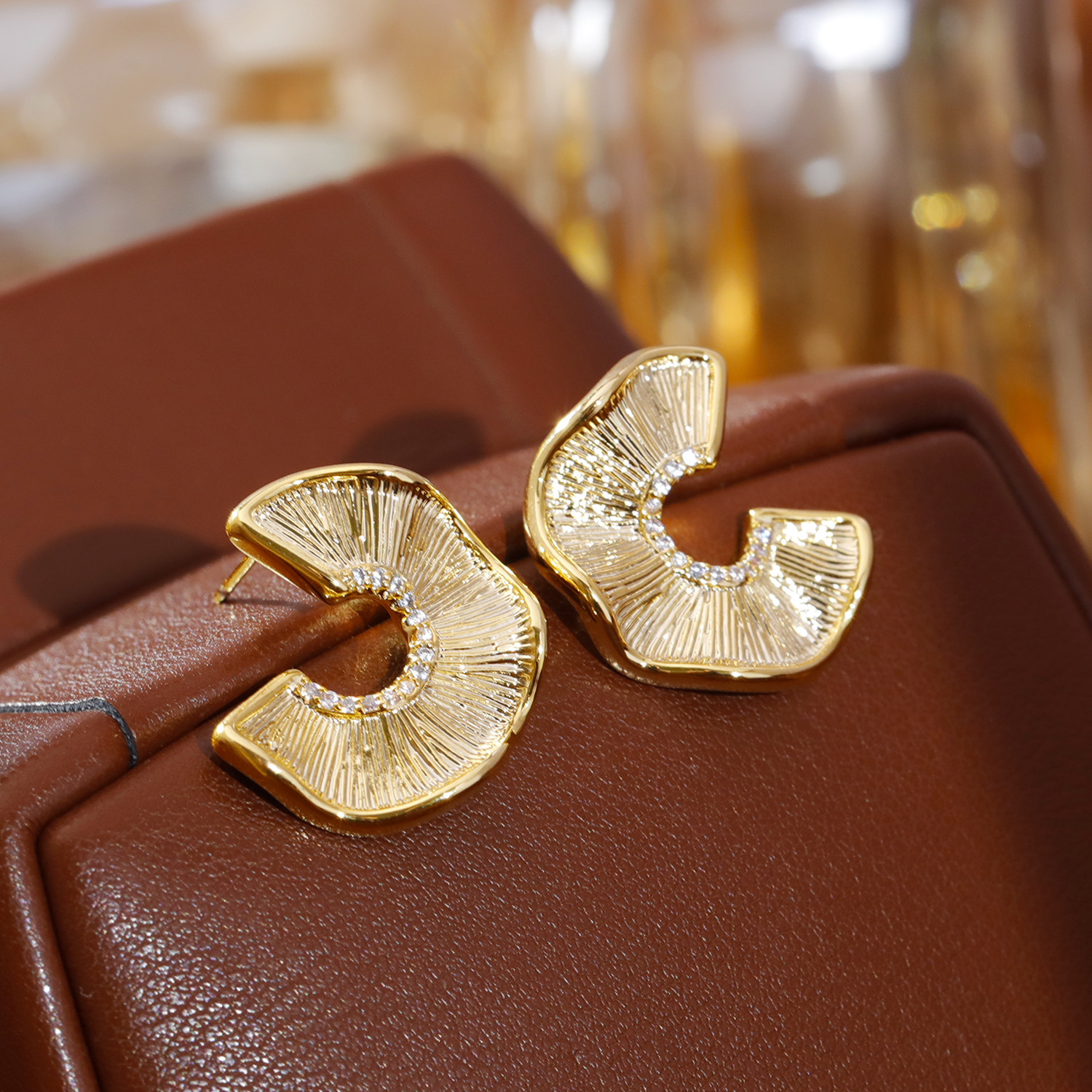 Fashionable Designer Earrings Irregular Texture 3D Simple Elegant New Arrival 2025 Trendy Women's Round Elliptical Zirconia Jewelry