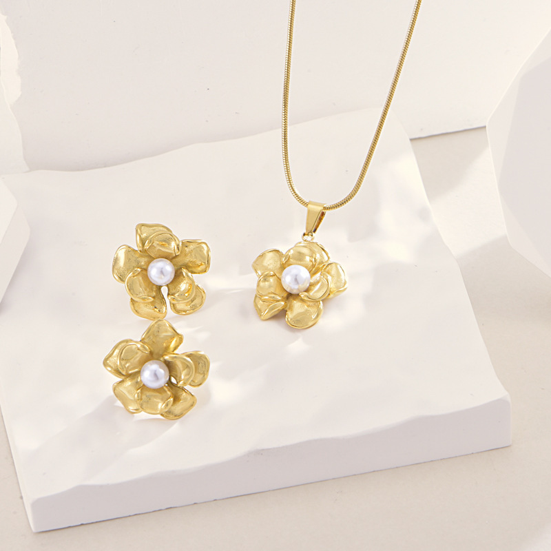 304 Stainless Steel Flower Ion Plating (IP) 18K Real Gold Plated Simple Style Classic Style Waterproof Non Tarnish Plating Jewelry Set