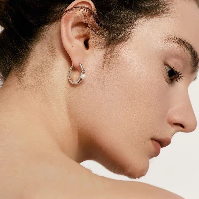 Elegant Simple Pearl Women's Earrings Fashionable High-End Design Sensation Versatile Clip-On Jewelry Accessories