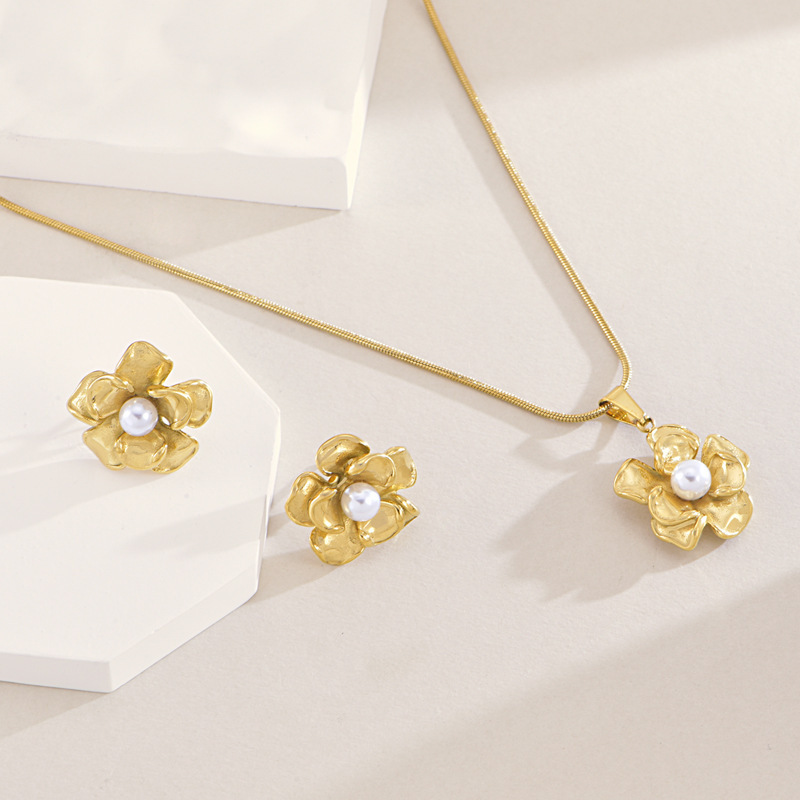 304 Stainless Steel Flower Ion Plating (IP) 18K Real Gold Plated Simple Style Classic Style Waterproof Non Tarnish Plating Jewelry Set