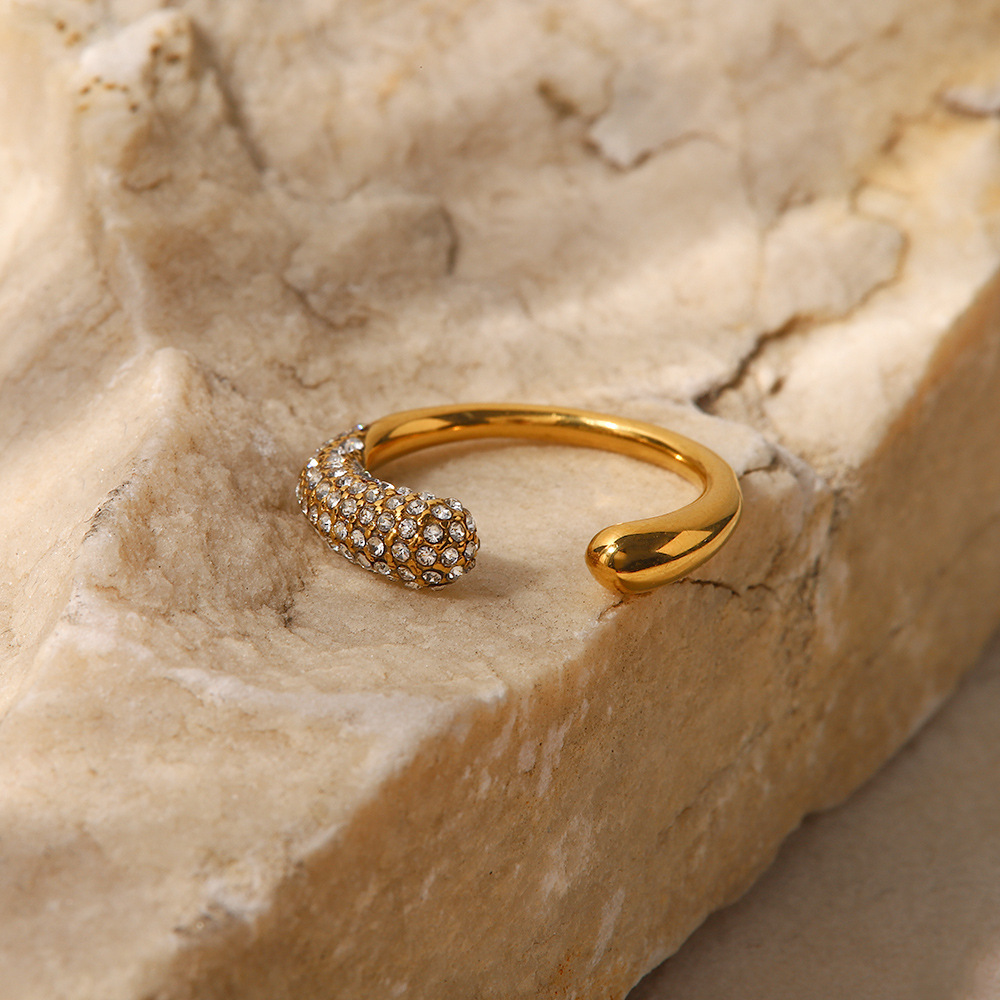 Wholesale Jewelry Fashion Round 316 Stainless Steel  Artificial Diamond PVD Coated Inlay Rings