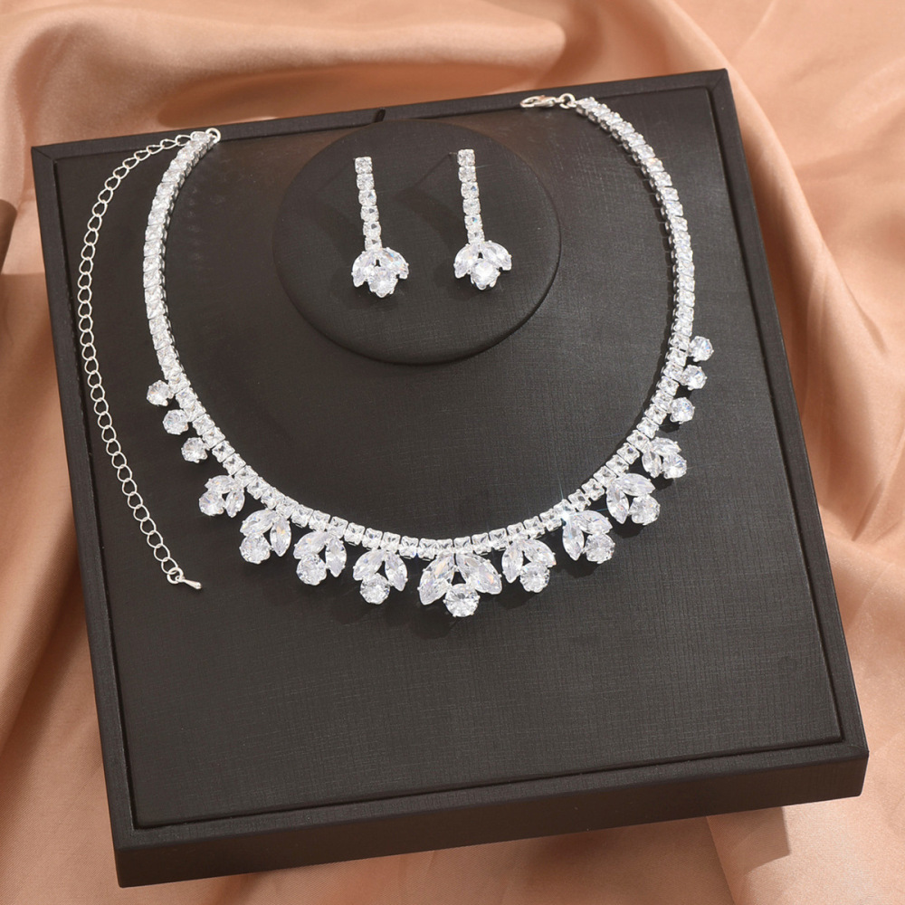 Elegant Crystal Zircon Drop Shaped Earrings Necklace Set Lightweight Simple Fashion Clavicle Chain Jewelry Accessories