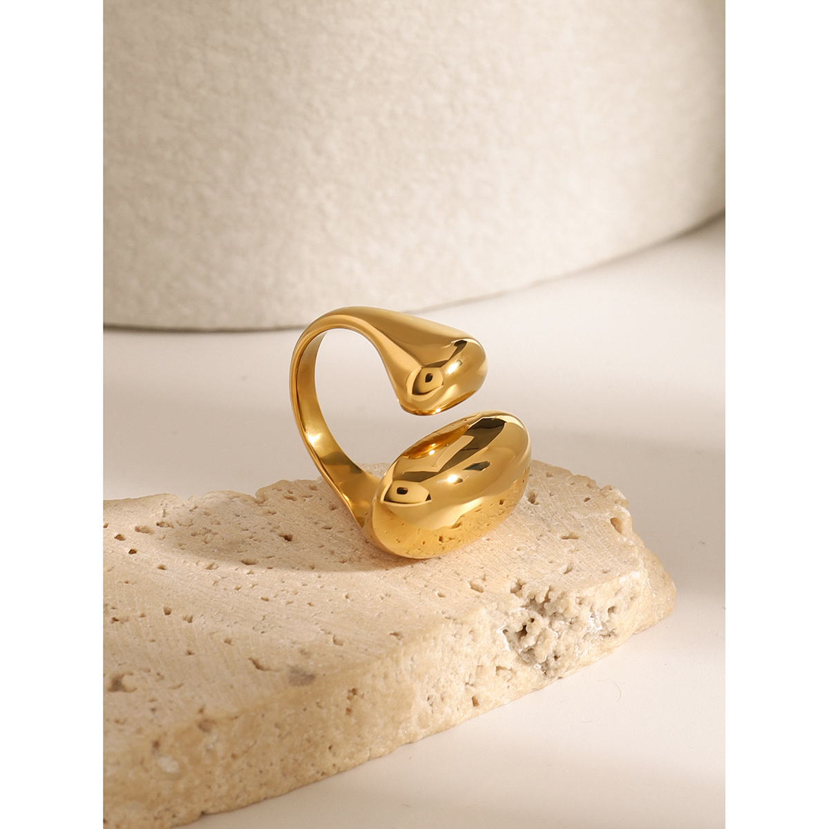 304 Stainless Steel Solid Color PVD Coated 18K Real Gold Plated Elegant Luxurious Classic Style Open Rings