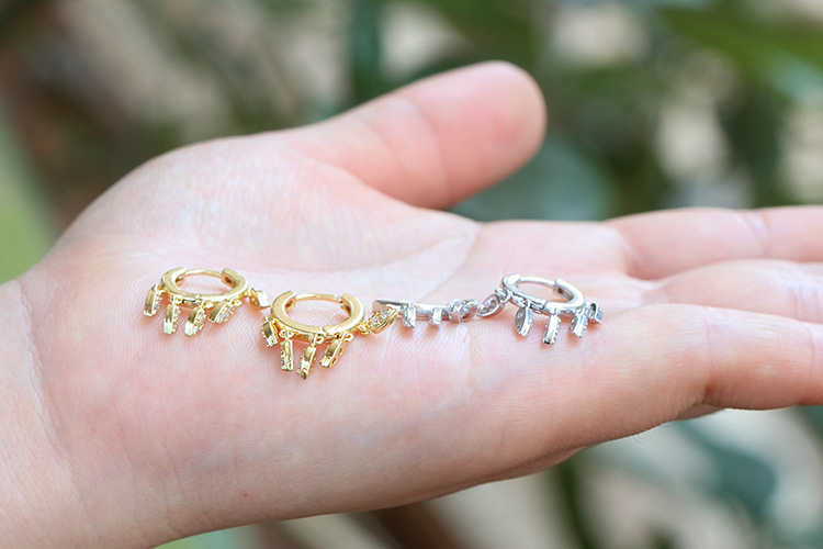 Simple Glossy Ring Inlaid Zircon Ear Bone Clip