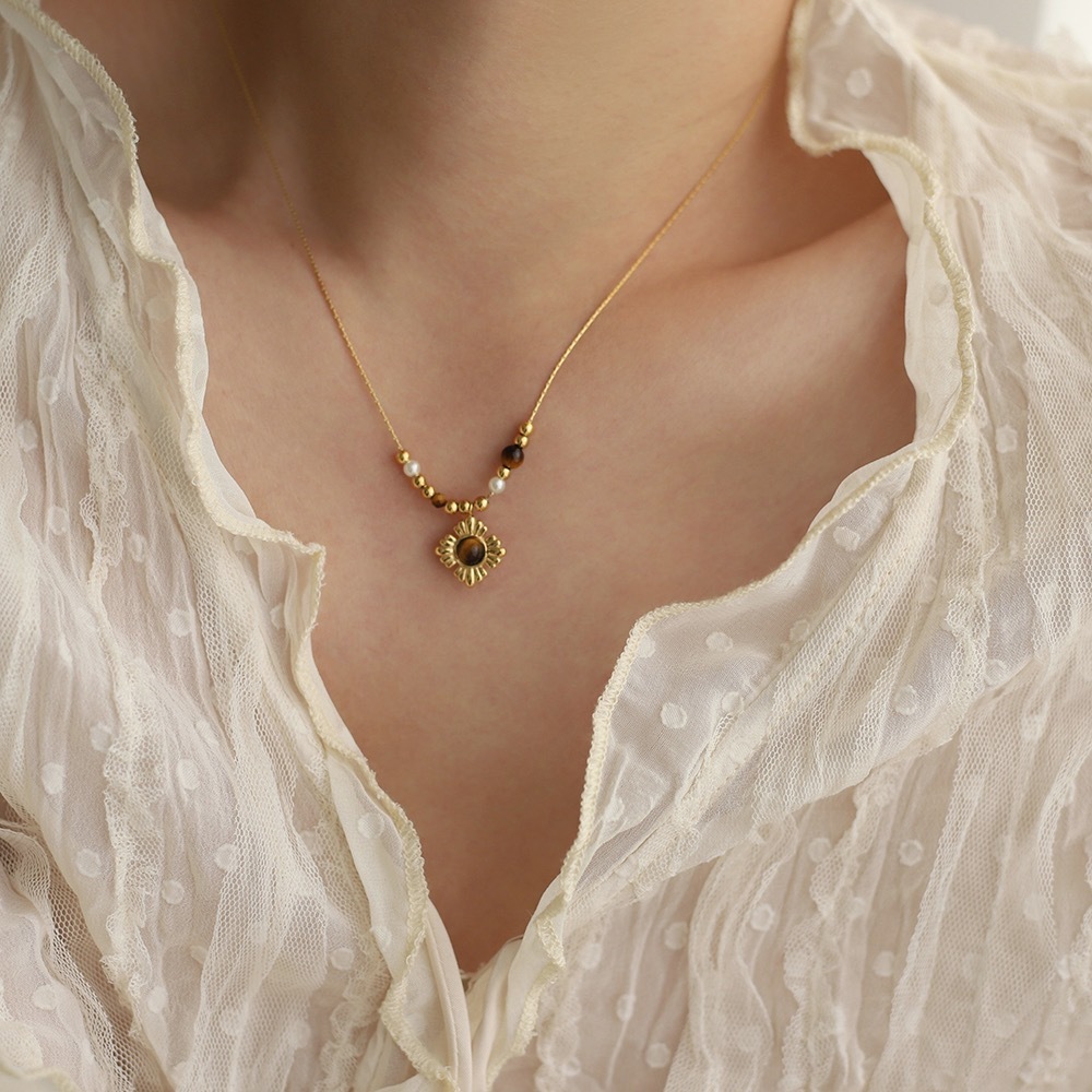 PVD Coated Real Gold Plated 18K Gold Flower 304 Stainless Steel IG Style Classic Style Waterproof Non Tarnish Titanium Steel Pendant Necklace