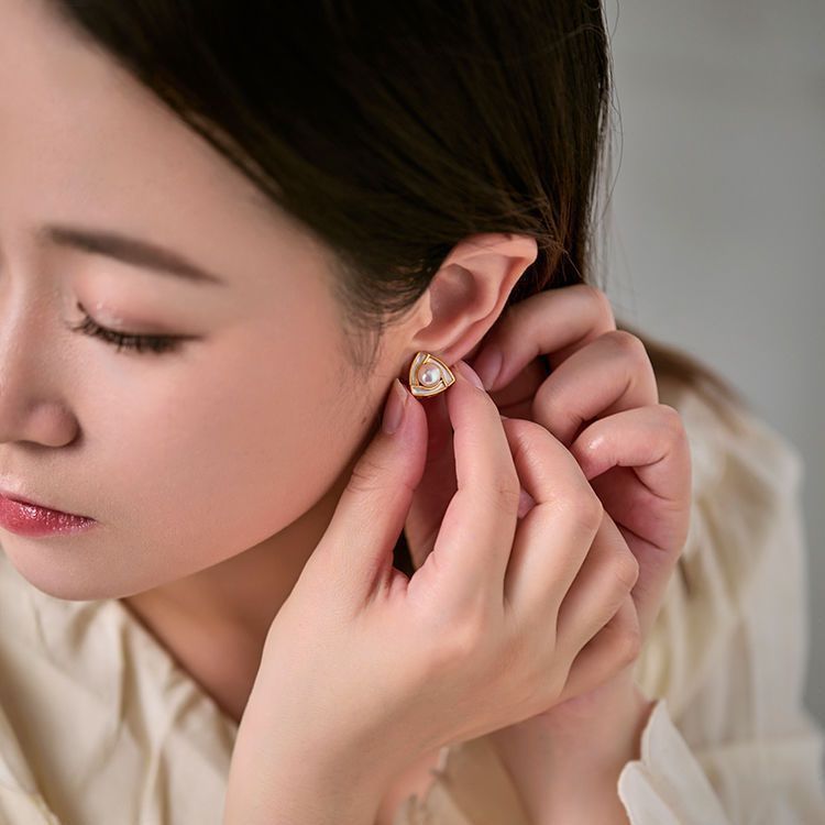 Elegant French Romantic Pearl Earrings Women's Enamel Jewelry Geometric Pattern Vintage Style Triangle Design Copper Material