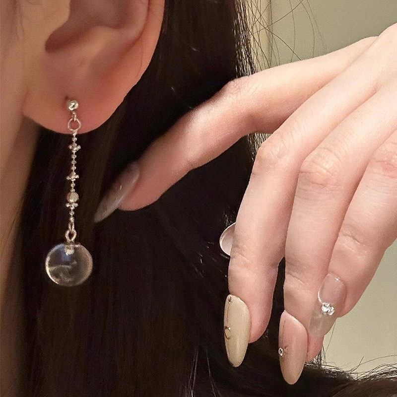 Elegant Long White Crystal Ball Pendant Round Bead Chain Earrings High-End Feelings Women's Fashion Jewelry Ear Decorations