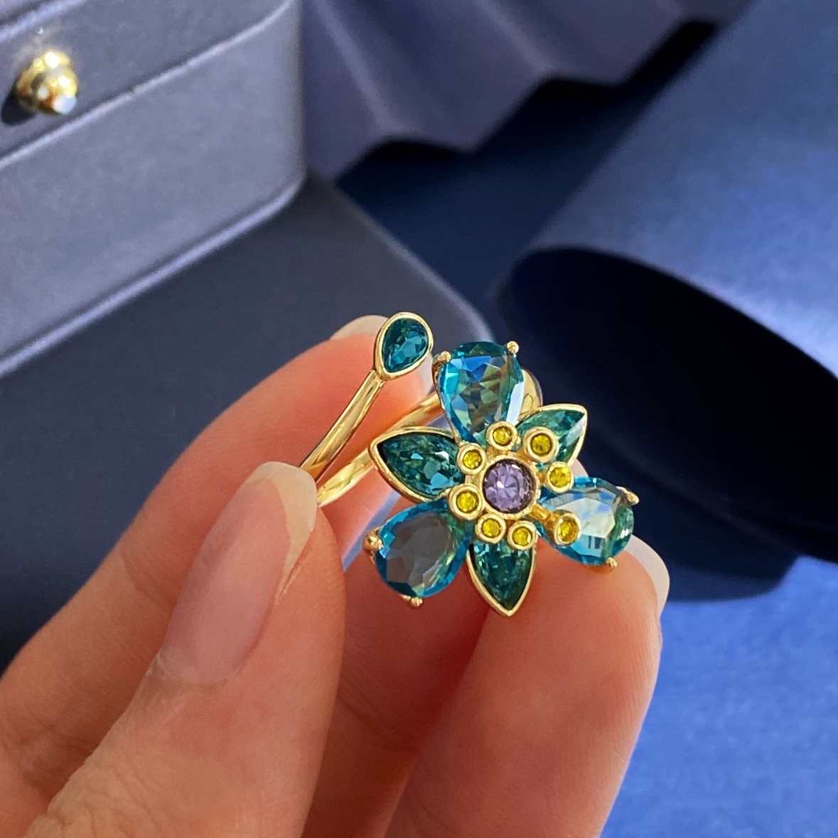 2025 New Crystal Colorful Flower Women's Earrings Elegant Sensation Small Design Daily Wear Adjustable Size Bronze Ring