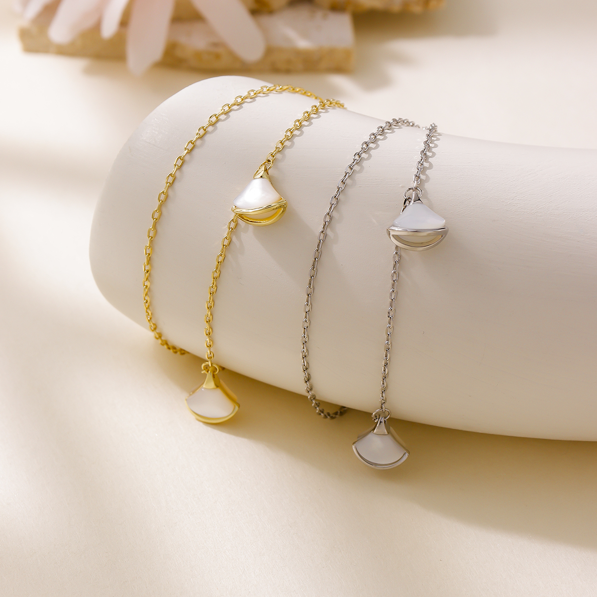 New Version Simple Fashion Commuting Water Plated Copper Geometric Pattern Hollow White Shell Heart Accessories Chain Bracelet Jewelry