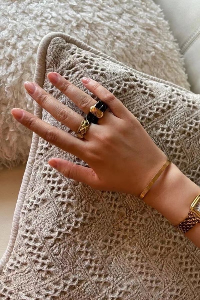 French Fashion Enamel Drip Glaze Ring Wide Version Golden Plated Black Striped Elegant Copper Finger Ring Jewelry Accessories