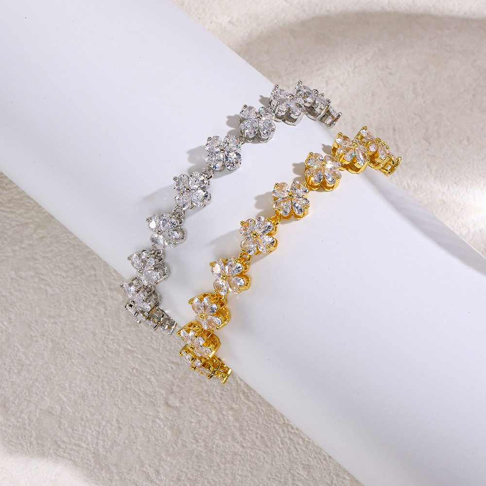 Adjustable Copper Plated 18K Gold Zircon Heart Four Leaf Clover Bracelet Elegant Luxury Artistic Style For Women Men Couples Friends