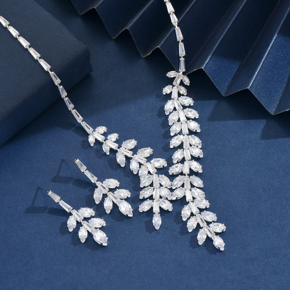 Elegant Princess Diamond Flower Necklace Earring Set Court Style Zircon Dinner Dress Accessories Full Of Sparkle And Shine