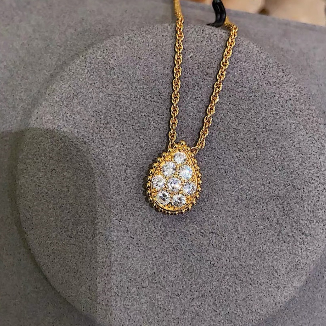 French Luxury Water Drop Diamond Necklace For Women 18K Gold Plated Twist Chain Classic Elegant Collarbone High-Quality Craftsmanship