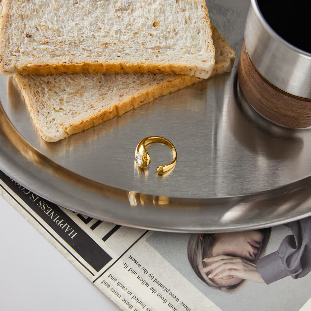 Ladies Classic Style Open Ring Stainless Steel 18K Gold Square And Round Diamond Decorated Ring Travel Suitable All Seasons