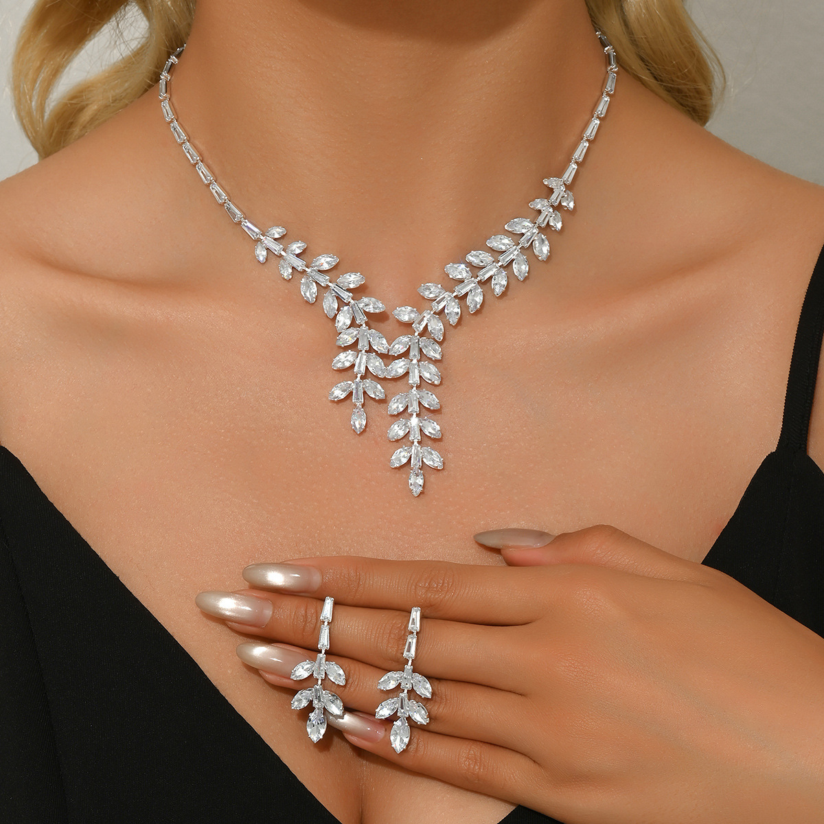 Elegant Princess Diamond Flower Necklace Earring Set Court Style Zircon Dinner Dress Accessories Full Of Sparkle And Shine