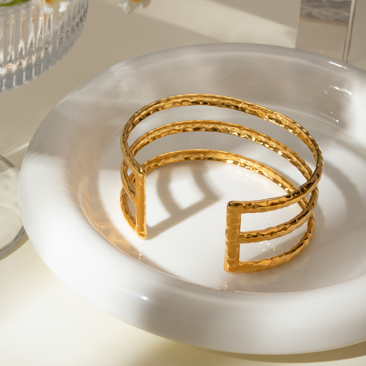 304 Stainless Steel Solid Color PVD Coated 18K Real Gold Plated Simple Style Classic Style Gold Bangle