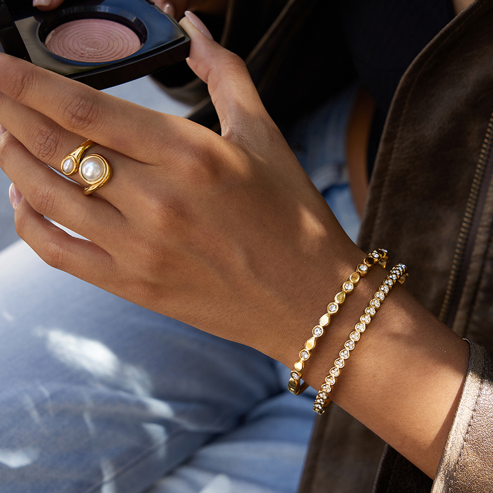 Ladies Classic Style 18K Gold Stainless Steel Bracelet With Round White Diamond Waterdrop Design Vacuum Plated Real Gold