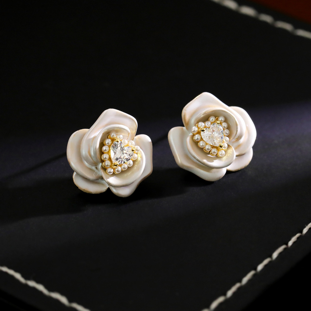 3D Enamel Metal Tea Rose Earrings Multi-layer Petal Pearl Flower Core Bohemian Print Heart Shaped Copper Jewelry Accessories