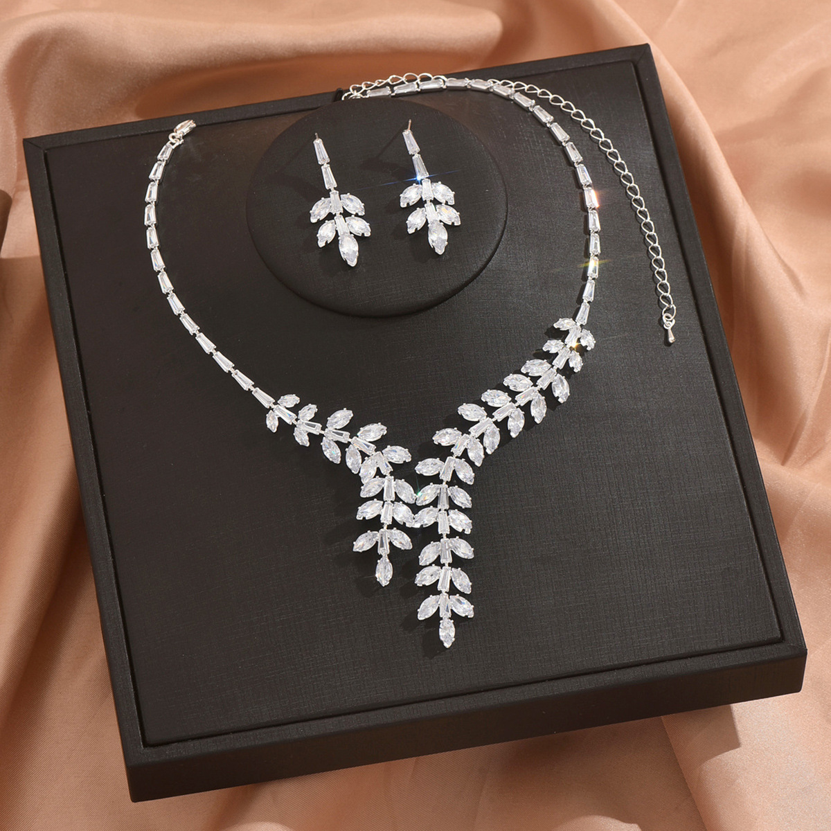 Elegant Princess Diamond Flower Necklace Earring Set Court Style Zircon Dinner Dress Accessories Full Of Sparkle And Shine
