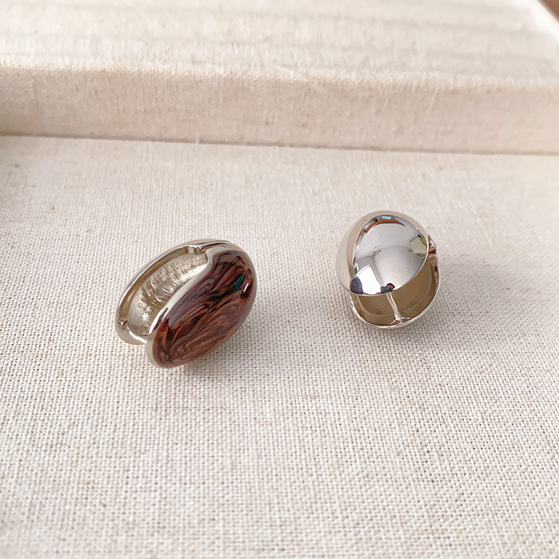 Fashionable Retro Egg Shape Oil Drip Earrings Cold Style Versatile High End Feeling  New Design Jewelry Accessories