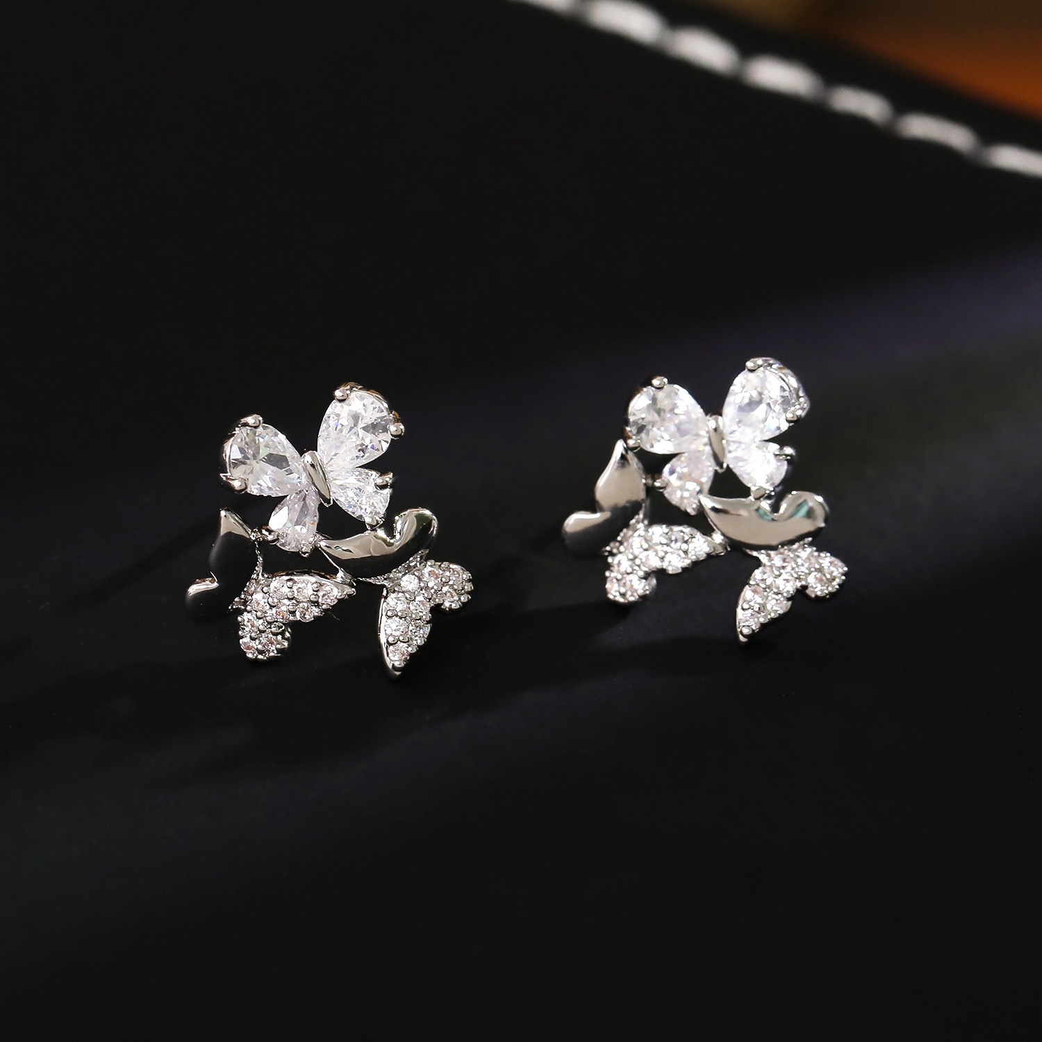 Exquisite Fashionable Super Shiny Zircon Three-Leaf Flower Earrings Personality Sweet Temperament Versatile Commute Ear Jewelry